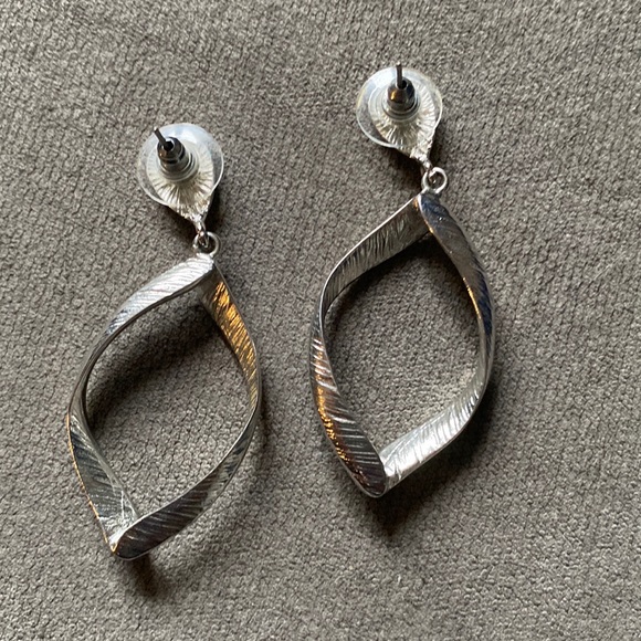 FREE w/purchase of any item $10 or more. Drop Earrings Silver Plated - Picture 5 of 9